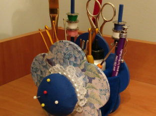 Pincushion/Crochet Hooks Organizer for Sewing Room
