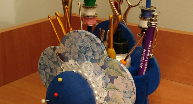 Pincushion/Crochet Hooks Organizer for Sewing Room