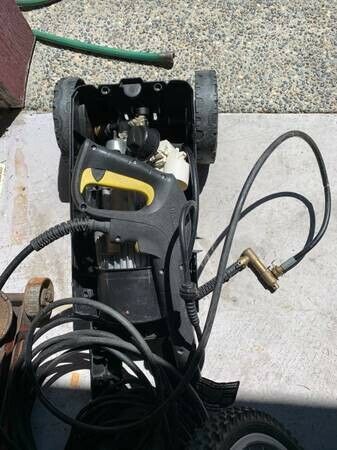 Pressure washer for parts