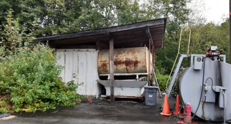 Oil shed and 4 5oo gallon tanks