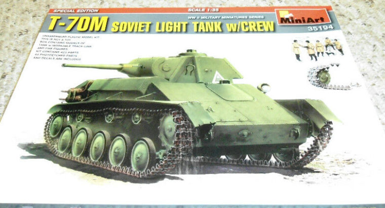 MiniArt 1/35 T-70M Soviet light tank w/ crew