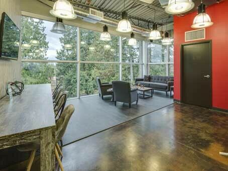 Ready-to-use office space to accommodate a team of up to 10.