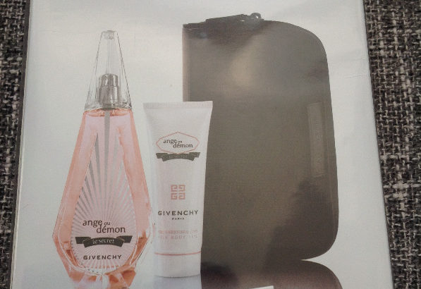 Givenchy 100ml Perfume Exclusive Travel Set
