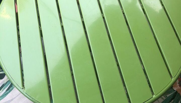 Bright green Patio set