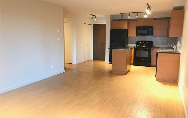 1900/Month, 2 Beds/2 Full Baths Apartment Surrey Center