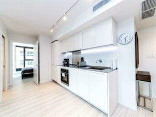 Available now! 2 Bedroom fully furnished 4 1/2 in DT Vancouver!