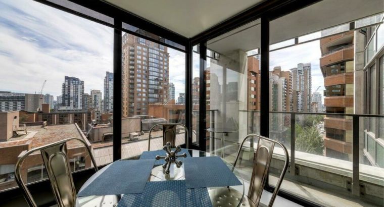 Available now! 2 Bedroom fully furnished 4 1/2 in DT Vancouver!