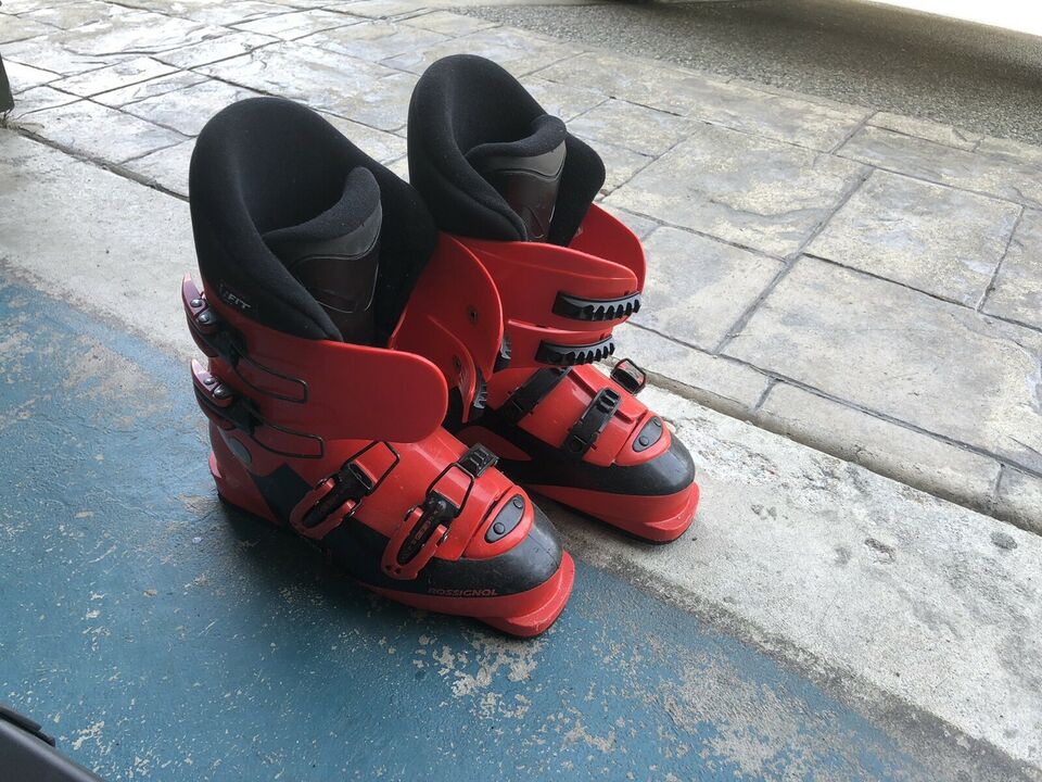Red Ski Boots: Size 24.5