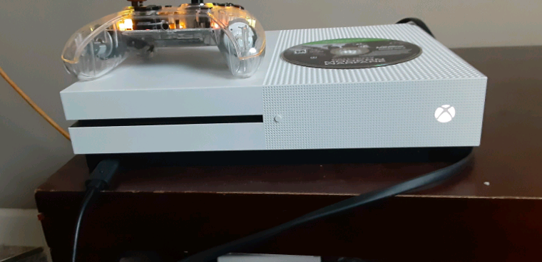 (Best offer ) a xbox 1s with cod mw and cod bo3 +contrl